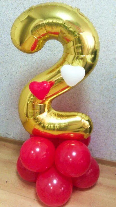 Шар цифра на подставке из шаров. Как сделать подставку для цифры. Объемные цифры из картона. Шарики цифры на стойке. Цифра на день рождения.