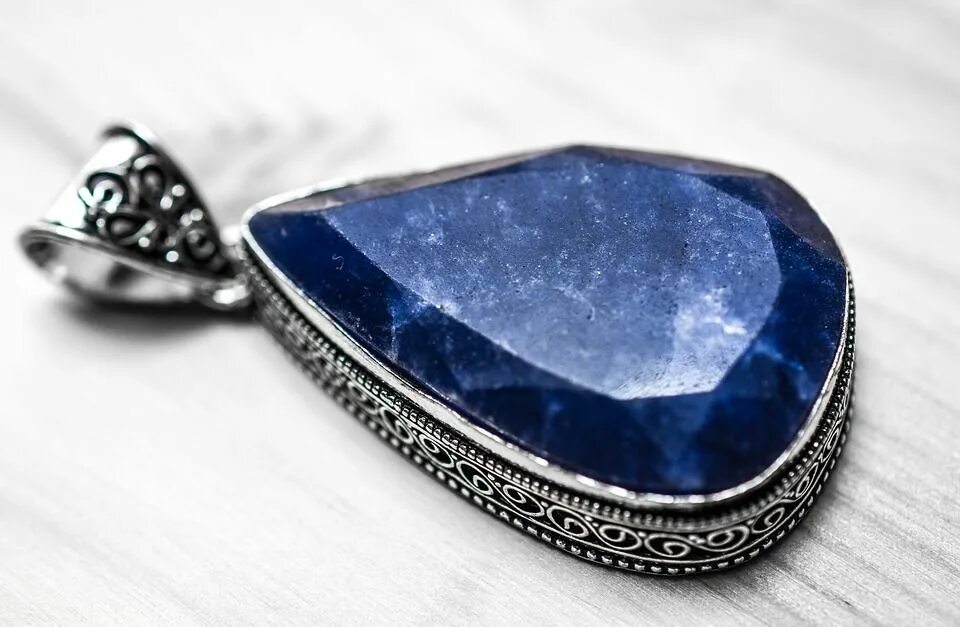Queen Royal ocean blue gold austrian crystal rhinestones zircon pendant chain ne