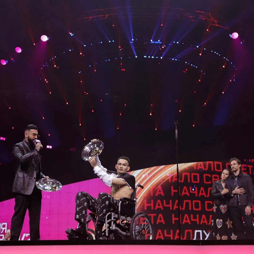 2 маши концерт 2021. Клава кока в колготках. Награждение муз тв. Клава кока на премии муз тв 2021. Муз тв певицы.