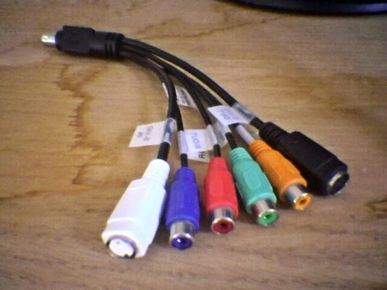 Компонент выход. Шнур scart 4rca блистер. Компонентный видеовыход rgb. Компонент выход. 1.