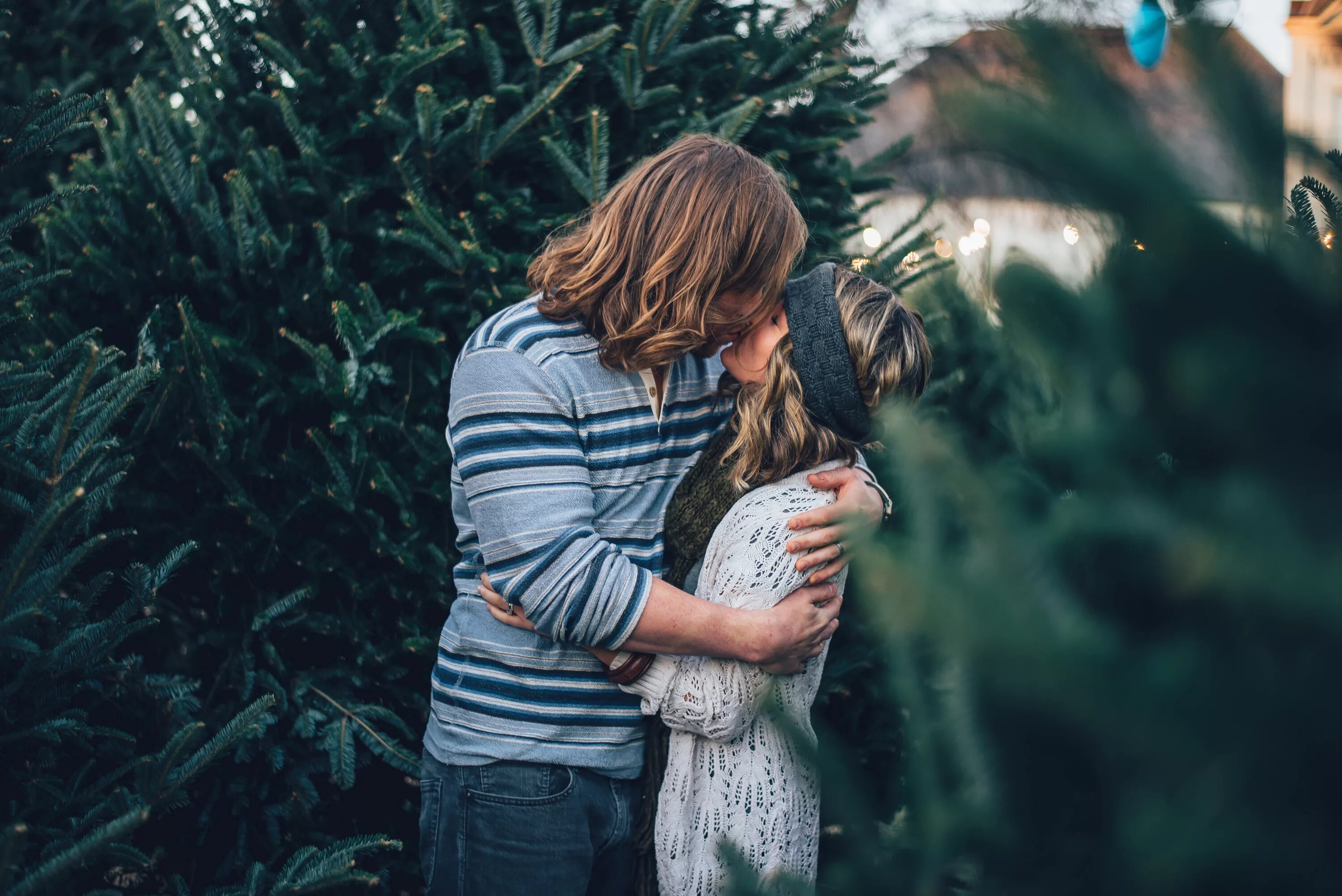 Romantic time. Объятия. Влюбленная пара. Люди обнимаются. Настоящая любовь.