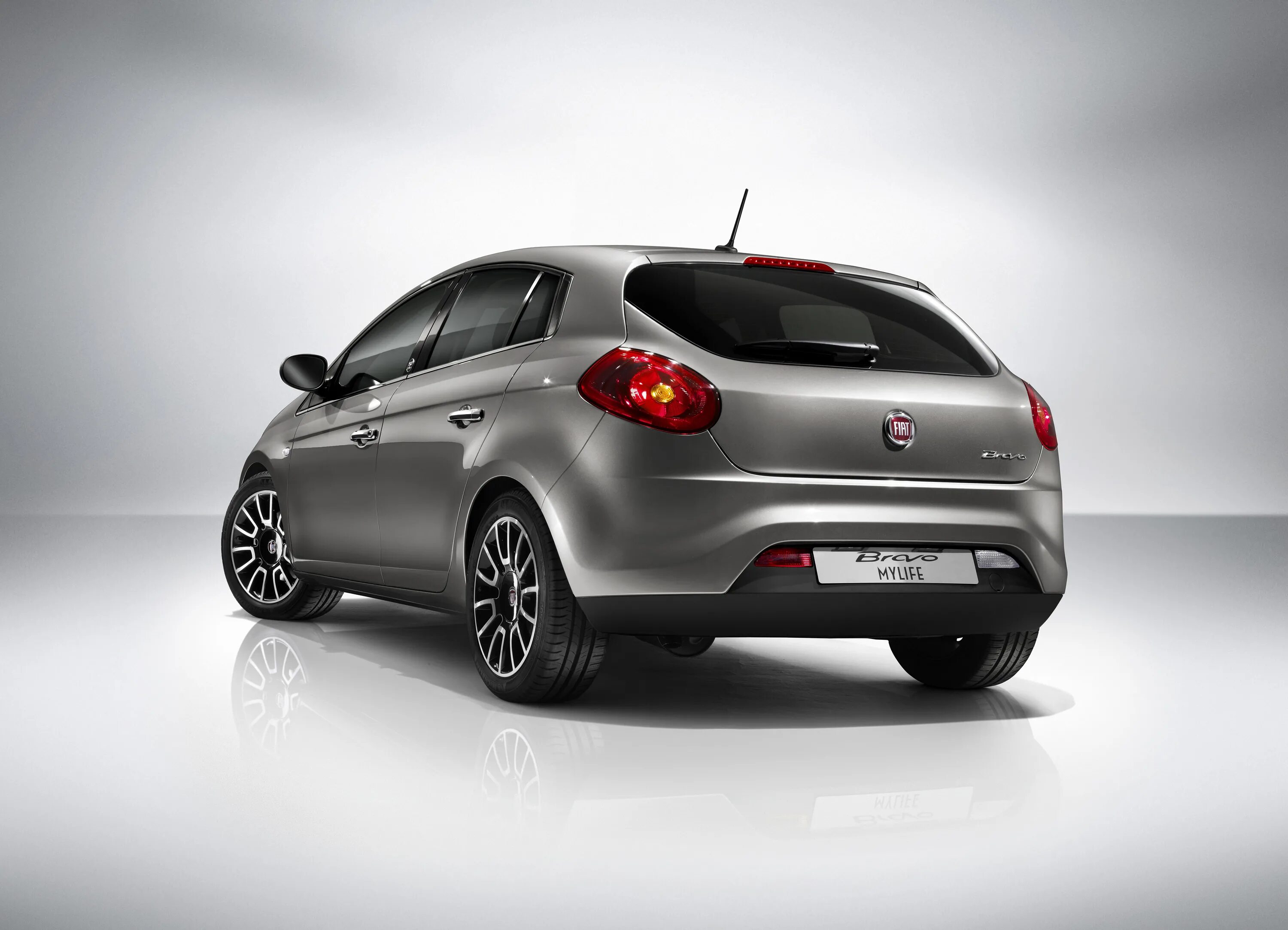 A alfa b bravo. Fiat Bravo 2012. Fiat Bravo 2011. Fiat Bravo 2. Фиат Браво 2012.