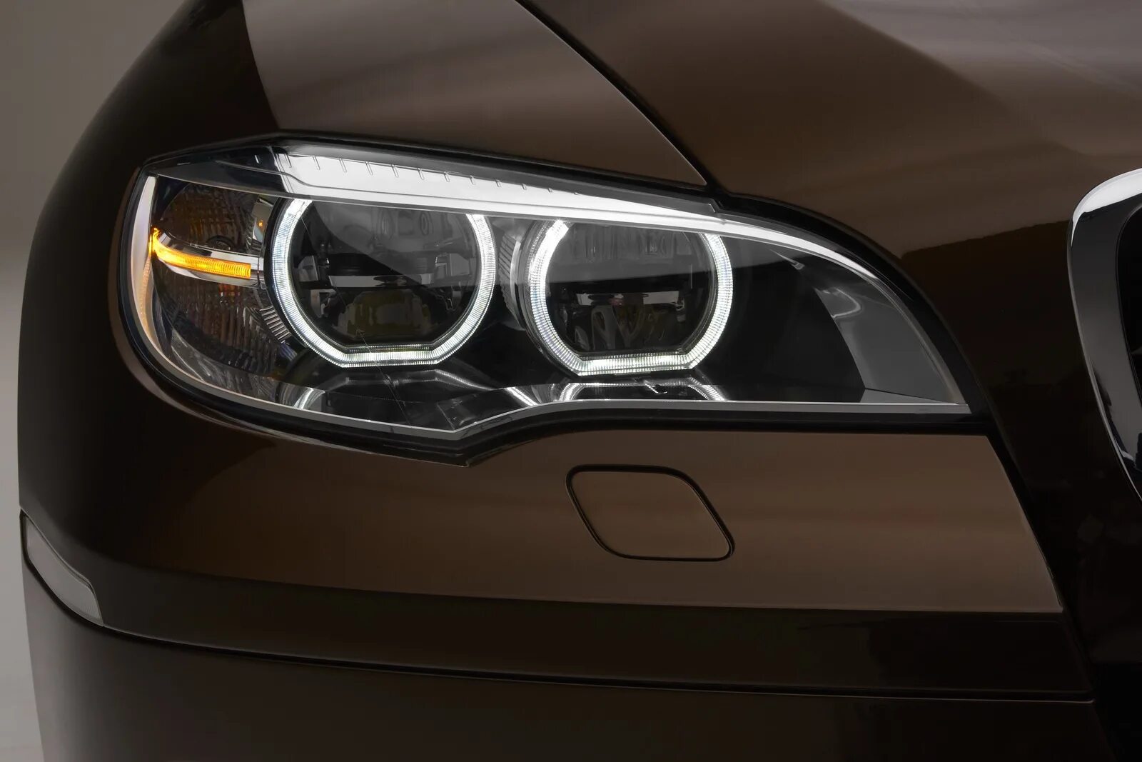 Led фары BMW e70. BMW x5 New Headlights led. BMW x5 e71 Рестайлинг. BMW e71 Рестайлинг.