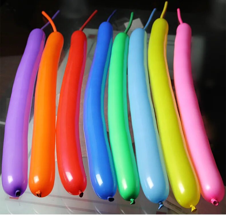 Как сделать шарики надувные. Шдм шдм шары. Фигуры из шаров. Автомат из шарика колбаски. Фигурки из надувных шариков.