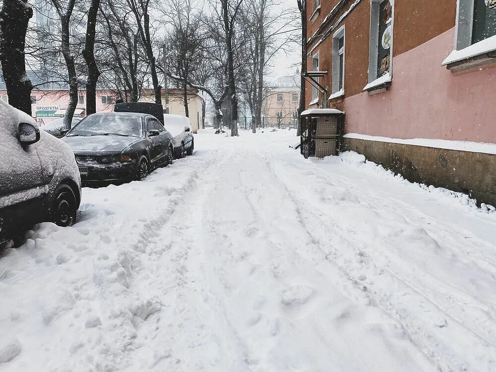 Занесло снегом. Уборка снега в спб. Снег в кузбассе. Город засыпало снегом. Солярис в снегу.