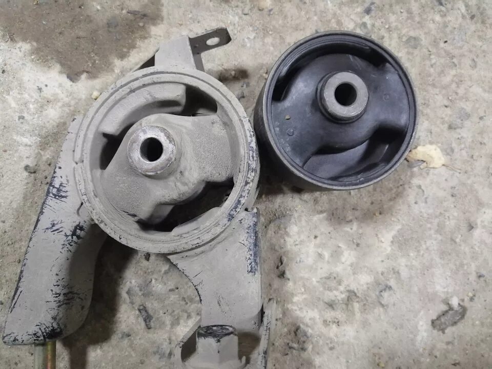 Замена подушек двигателя 1SZ-FE - Toyota Vitz (10), 1 л, 2004 года плановое ТО D