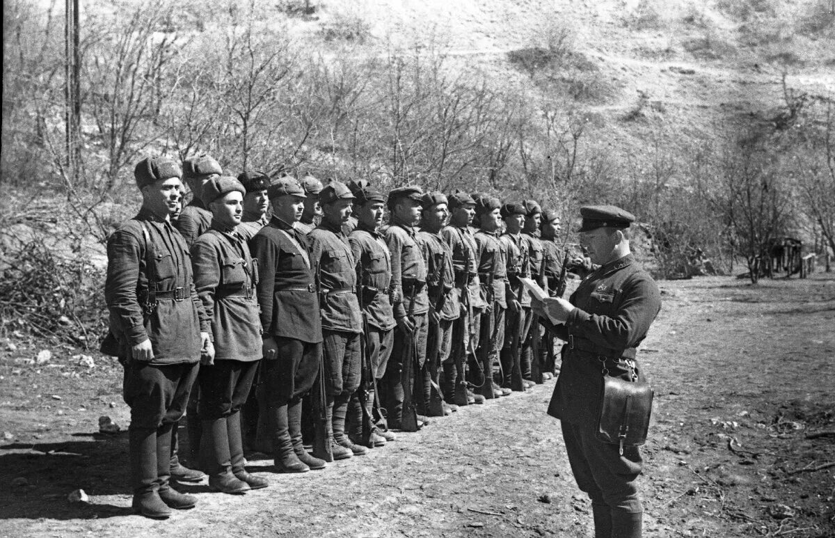 Севастополь 1942. Гузя. Командир стрелкового взвода. Партизанское движение в 1944. Кто командовал отдельной приморской армией.