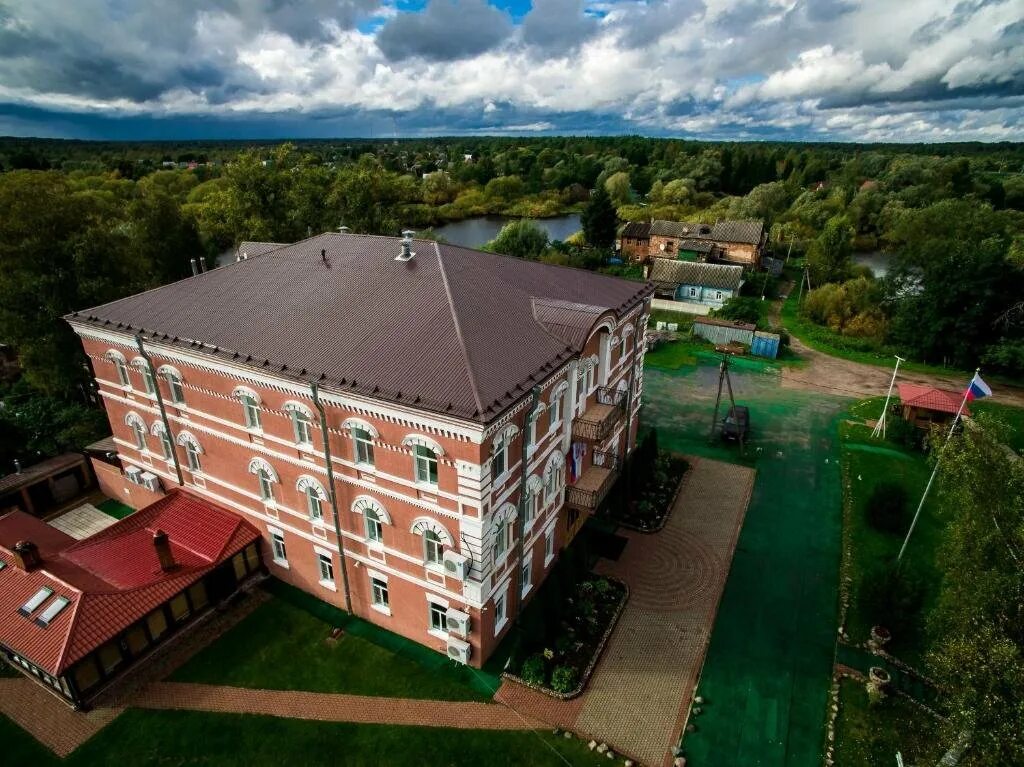 Великий новгород круизы. Волхов гостиница великий. Гостиница новгородская в великом новгороде. Гостиница мста боровичи. Георгиевская 3 великий новгород гостиница.
