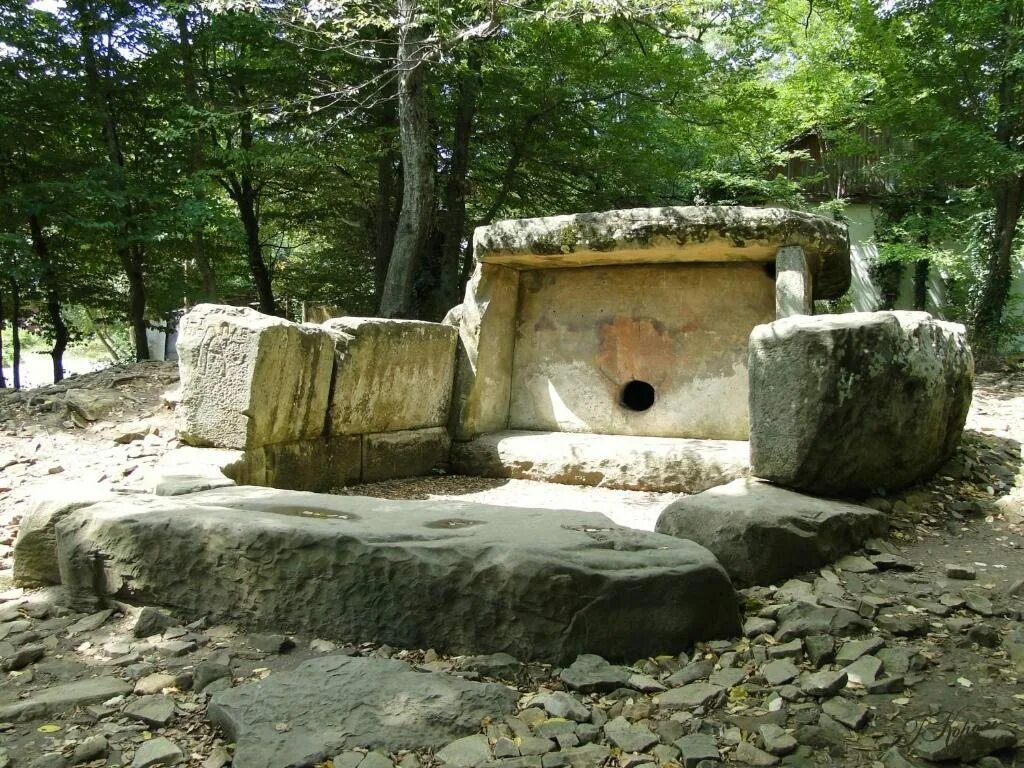 Дольмен краснодарский край сочи ручей малый фото Геленджик дольмены фото
