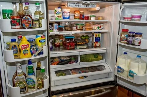 Холодильник с продуктами