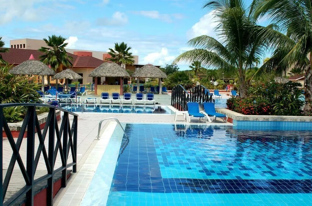 Варадеро куба центр города. Отель roc varadero. Варадеро тц америка. Отель гранд меморис варадеро. Memories varadero beach 4.