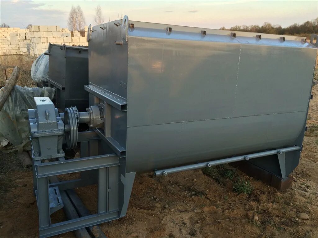 смеситель кормов вертикальный 50кг. смеситель горизонтальный двухвальный агропоставка. смеситель кормов шнековый горизонтальный. смеситель кормов горизонтальный сг8. коблик смеситель кормов.