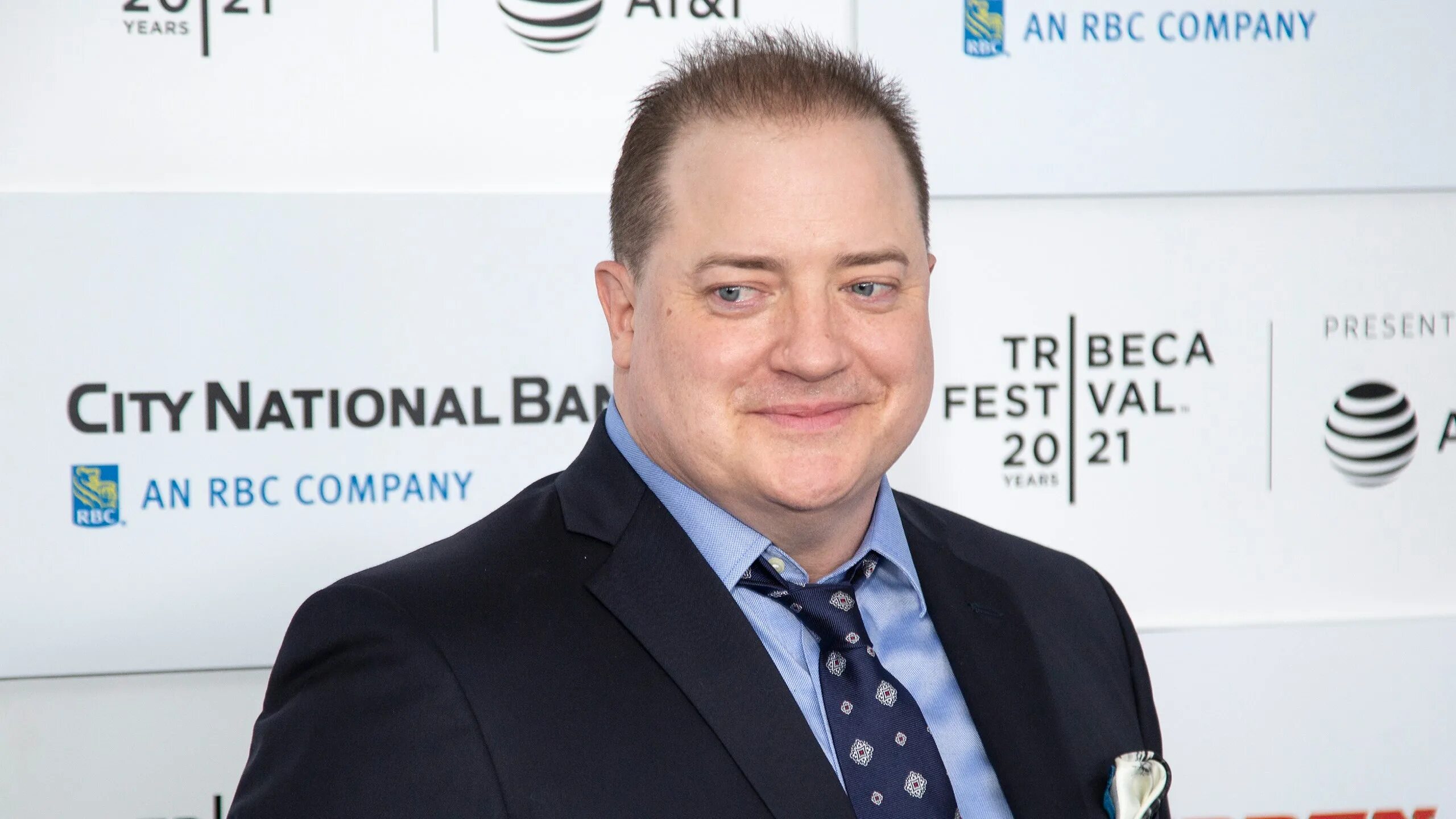 Похудевший брендан фрейзер. Брендан фрейзер 2025. брендан фрейзер 2025. брендан фрейзер сейчас 2025. брендан фрейзер 2025.