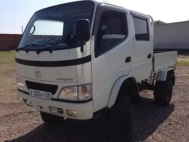 Toyota Dyna 4wd. Тойота Тойоайс 4вд грузовик. Тойота Дюна 4 ВД. Тойота Дюна грузовик 4x4.