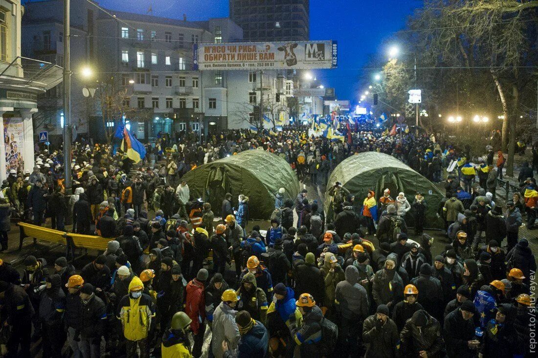 Что такое майдан значение слова. Майдан Украина 2013. Евромайдан 2014 хронология. Майдан Незалежності 2014.