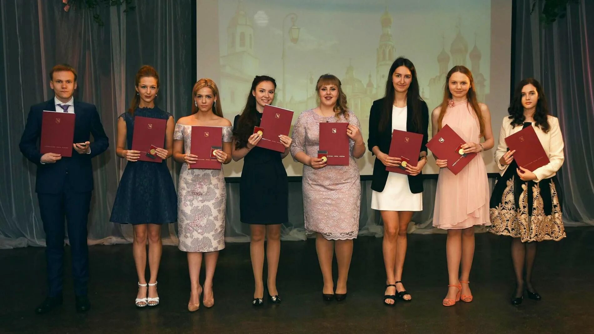 Вологда обучение после 9 класса. Выпускники вологда. школа вологда выпускники. выпускной вологда. выпускники 8 школы вологда.