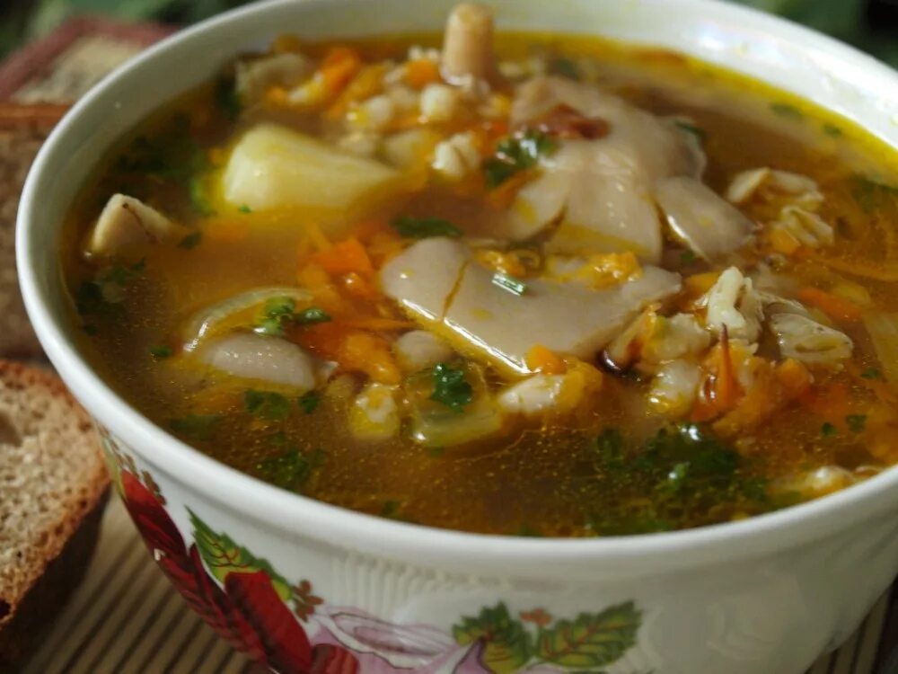 Грибной суп с вешенками. Суп грибной с вешенок. Губница грибной суп. Грибной суп вешенки. Суп с грибами рисом и картошкой