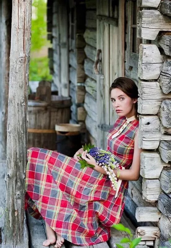 Деревенская д. Деревенские девушки. Фотосессия в деревенском стиле. Фотосессия в деревенском доме. Простая деревенская девушка.