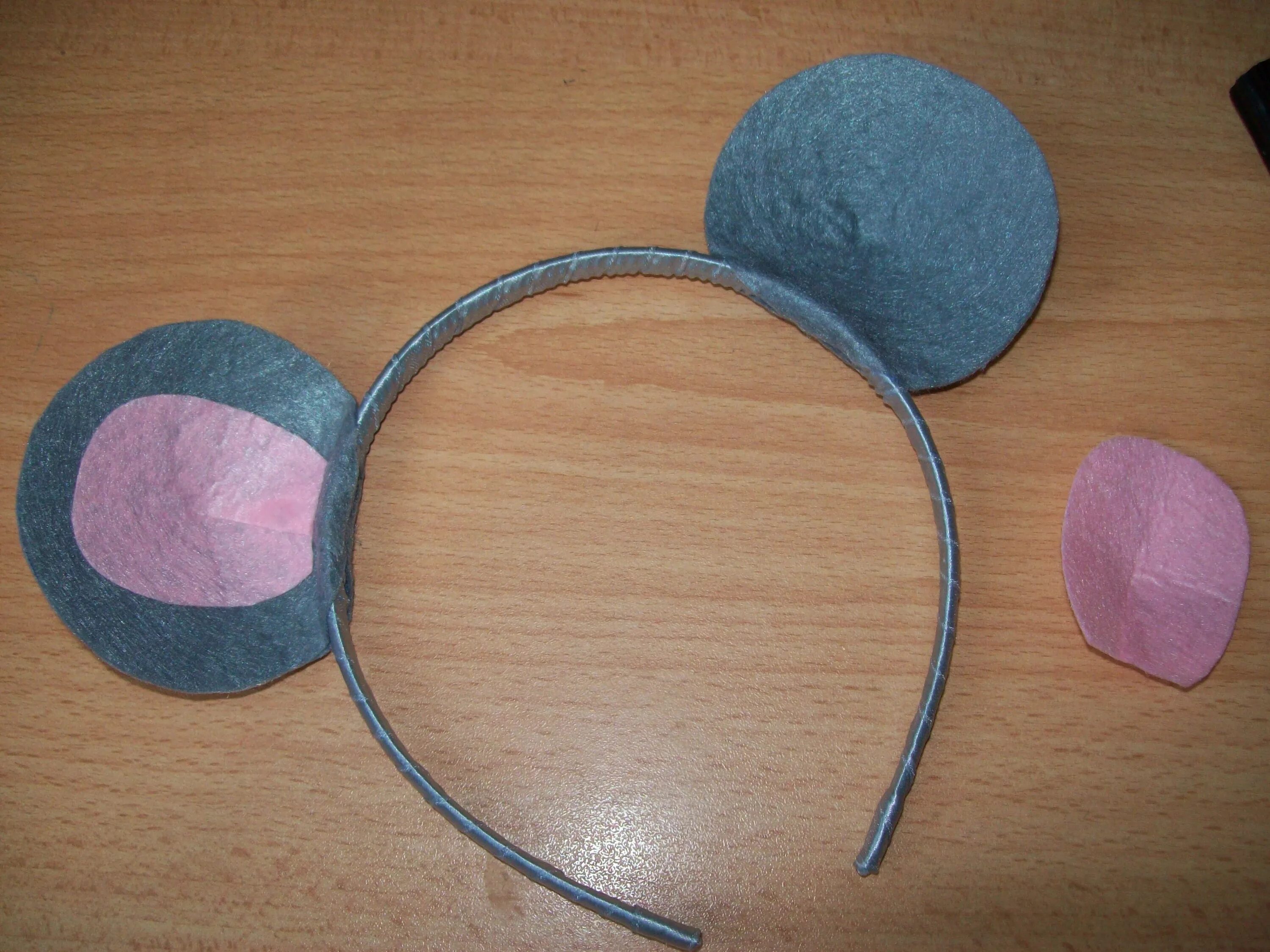 уши мыши на ободке. ушки микки мауса своими руками. как сделать ушки мышки. ободок с ушками мышка. уши мыши своими руками.