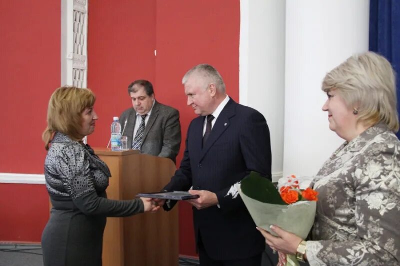 Панкратова администрация Орловской области. Администрация Орловского района. Круглый зал администрации Орловской области. Администрация Орловской области. Администрация орла телефоны