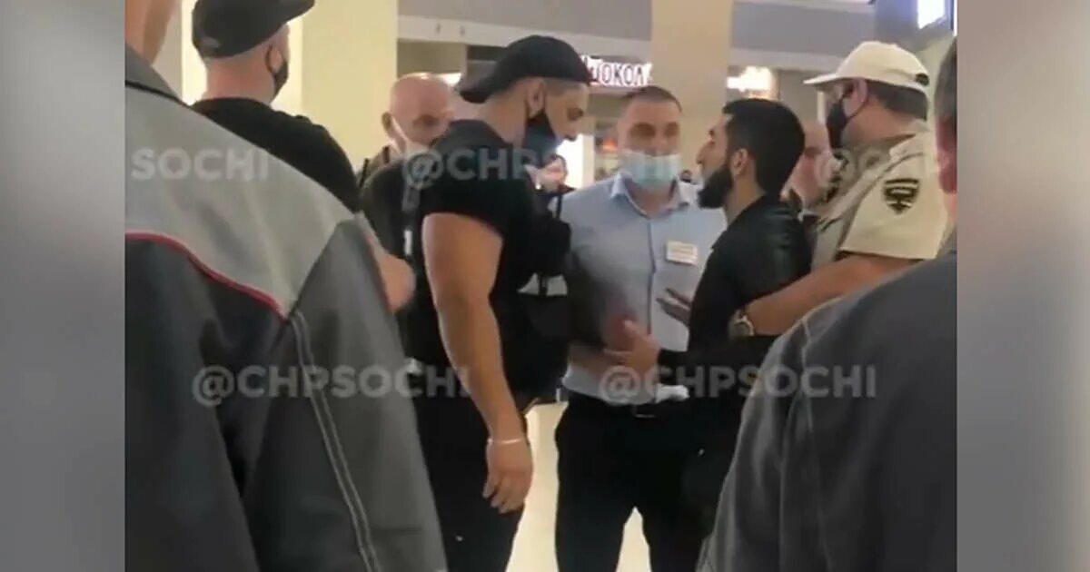 Погоня бег. Застрелил приставов в адлере. Стрельба в сочи. Вартан кочьян адлер. Двака на парковке не поделили парковку.