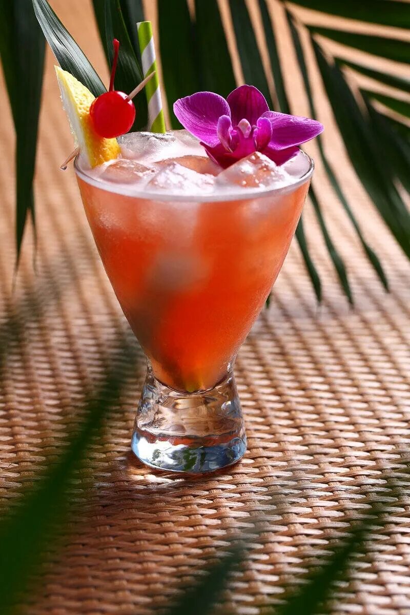 Gin fizz коктейль. Тропический лимонад. Тропический коктейль с джином. Коктейли с джином. Тропикал джин коктейль.