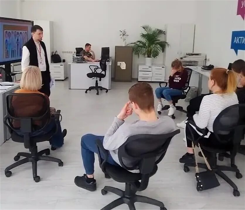 Центр другому