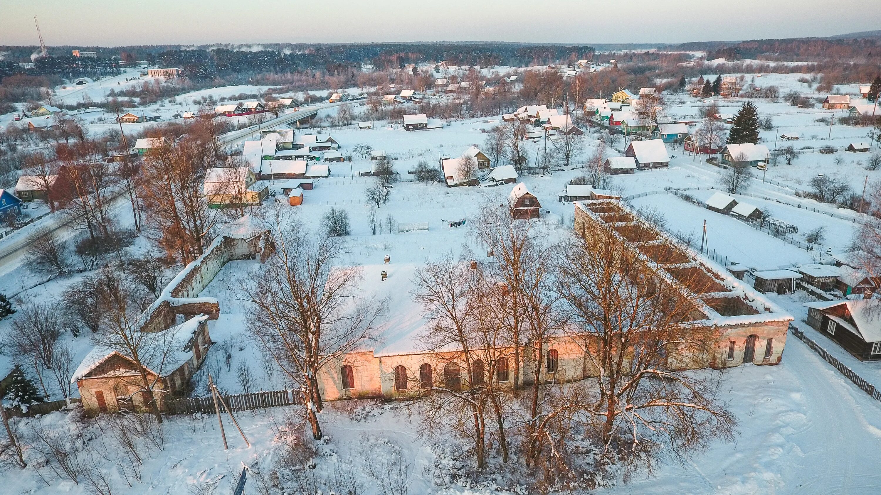 Яжелбицы новгородская область. Путевой дворец Екатерины Яжелбицы. Путевой дом Екатерины Новгородская область. Село Яжелбицы Валдайского района Новгородской области. Яжелбицы постоялый двор.