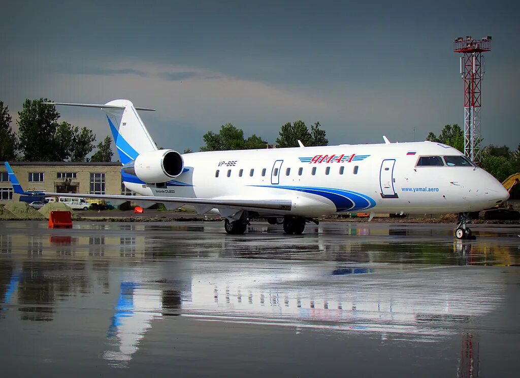 Самолет уфа новый. CRJ-200lr Ямал. CRJ 200 Ямал. Bombardier Regional Jet 200 Ямал. Challenger 850 Ямал.