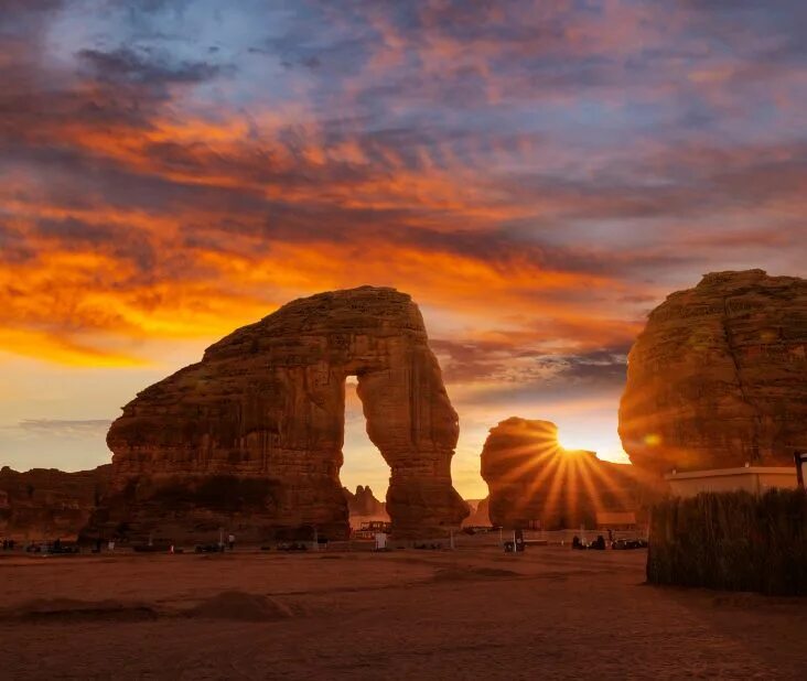 Nearer al. Слоновья скала Саудовская Аравия. Elephant Rock Саудовская Аравия. Слоновья скала Аль Ула. Elephant Rock Saudi.