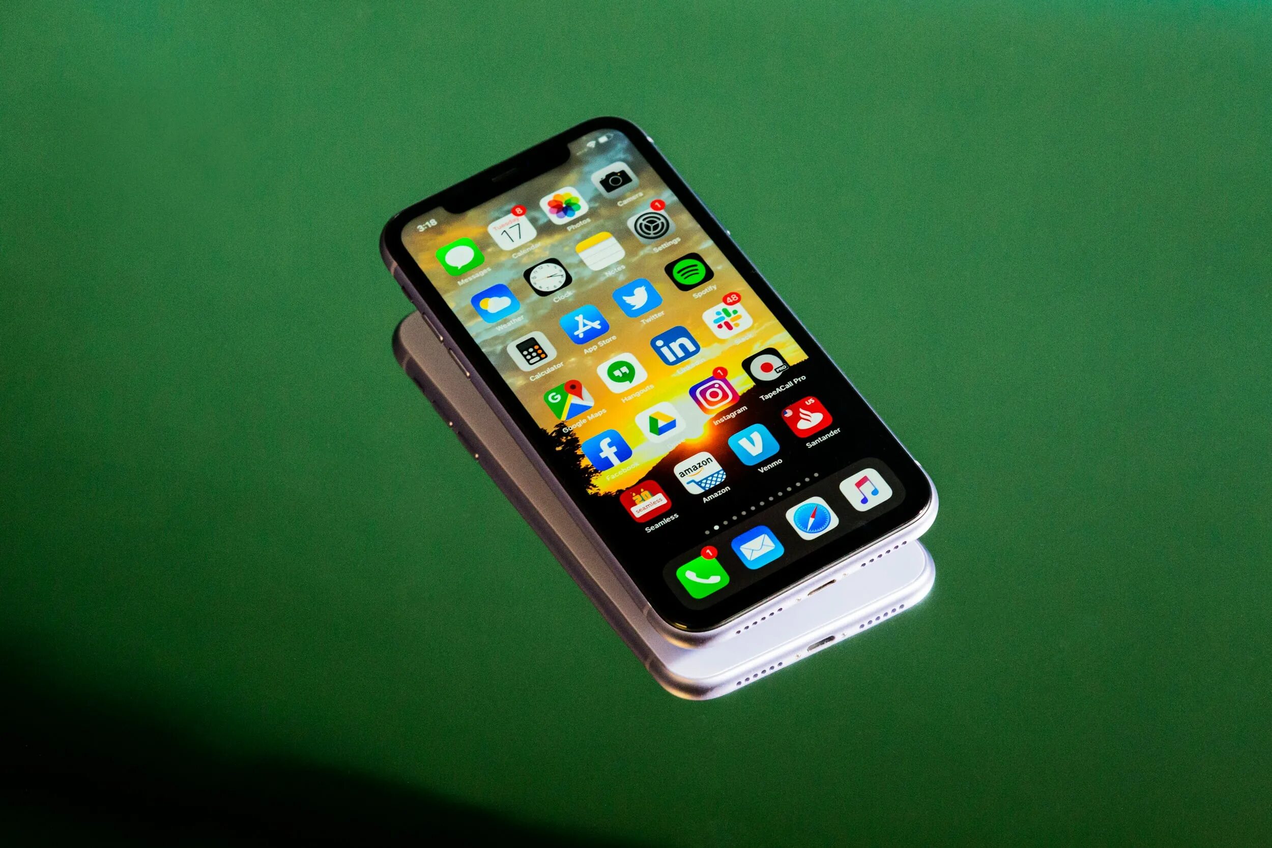 Айфон 12 мини год. Apple iphone 12. эпл айфон 12 мини. iphone 12 mini и iphone 8. iphone 12 mini и iphone 12.