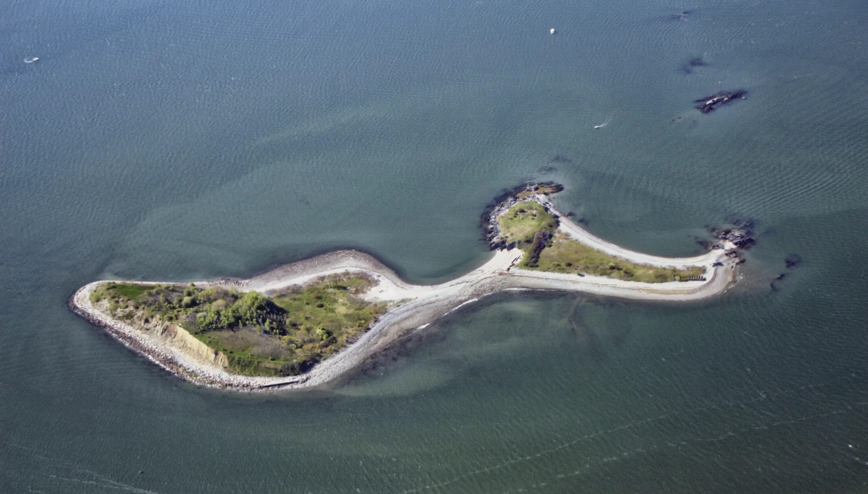Лонг-Айленд (остров). Острова в бостонской бухте. Острова необычной формы. Длинный остров.