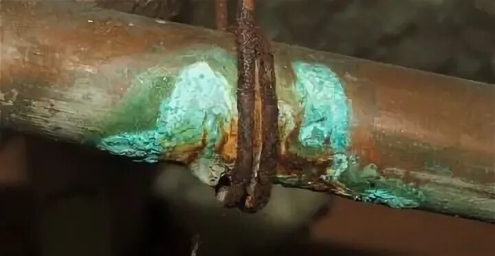 Окисляется ли латунь. Коррозия луженой меди. Монета с зеленым налетом. Старинный медный сосуд. Патина "окисленная медь" fractal.