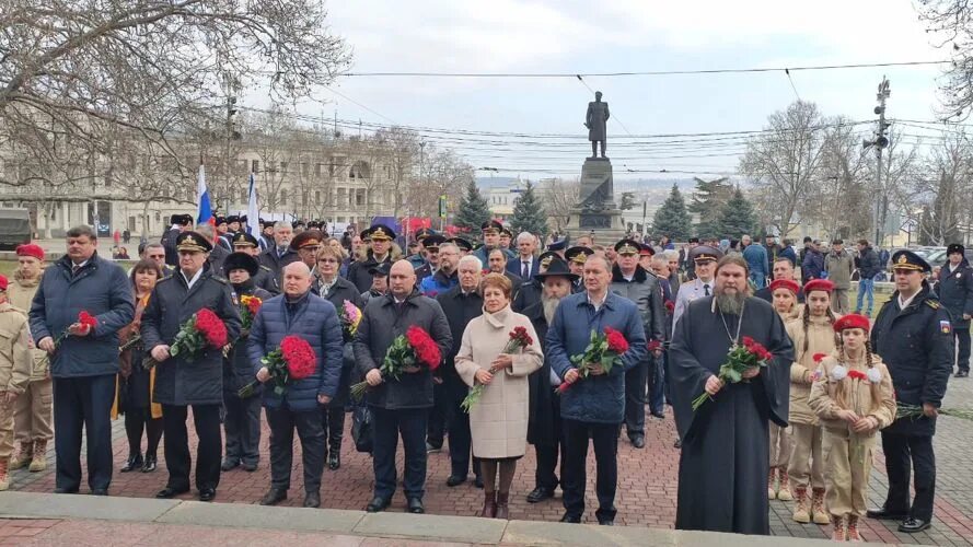 23 февраля 2014 севастополь митинг. Митинг в Севастополе 23 февраля 2014. День защитника Республики Крым. День защитника Республики Крым 26 февраля. Фото с днем защитника Республики Крыма.