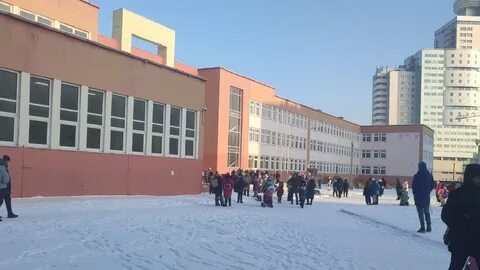 В красноярске есть школа