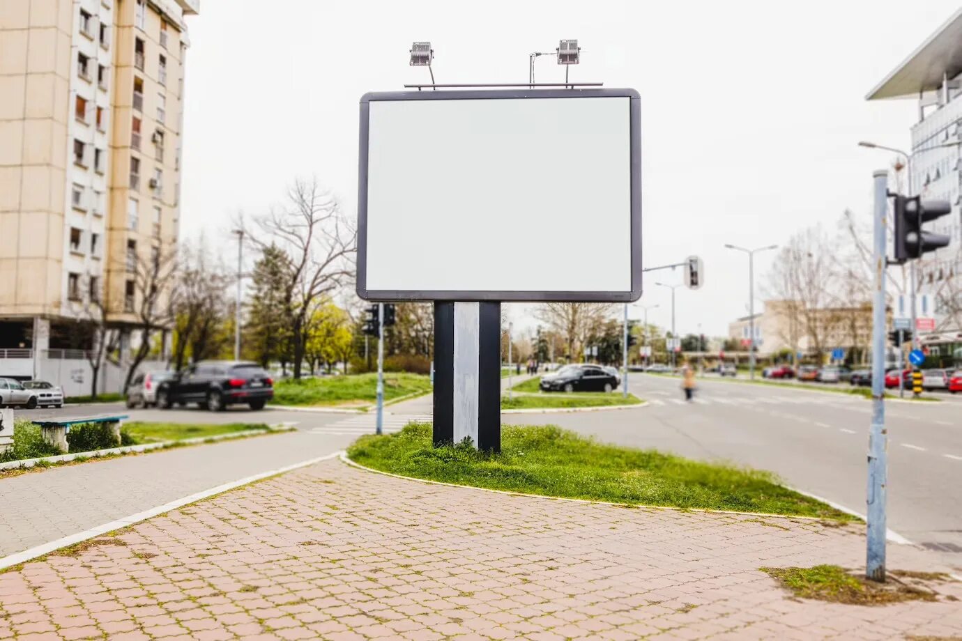 Детектив рекламный щит. Рекламный щит. Билборд в городе. Пустой билборд. Рекламный щит небольшой.