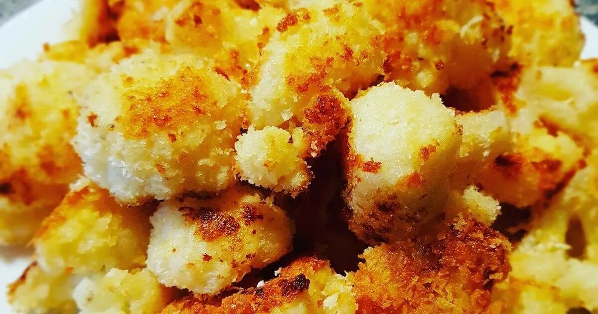 Пожарить цветную капусту хрустящей. Цветная капуста в панировке. капуста в сухарях. цветная капуста в кляре с хрустящей корочкой. цветная капуста во фритюре.