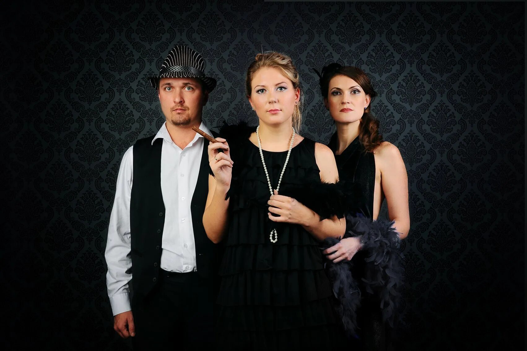 Вечеринка 30 х. Вечеринка чикаго 20х годов. Фотосъемка в стиле чикаго. Гангстерская вечеринка в стиле чикаго 20-30х. Гангстерская вечеринка чикаго 30-х.