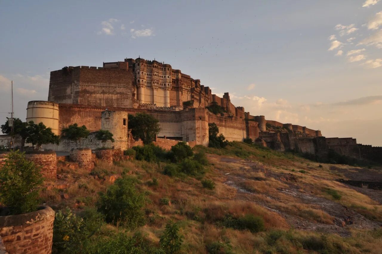 Крепость Мехрангарх. Форт Мехрангарх, Индия. Форт Мехрангарх Джодхпур Индия. Джодхпур крепость.