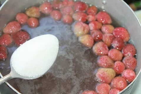 Сколько времени варить клубничное