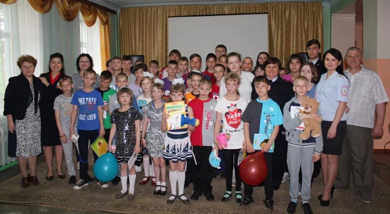 Праздники в школе интернат. Школа интернат 117. Интернат в люберцах. Праздник в школе. Интернат в тельчье орловской области.