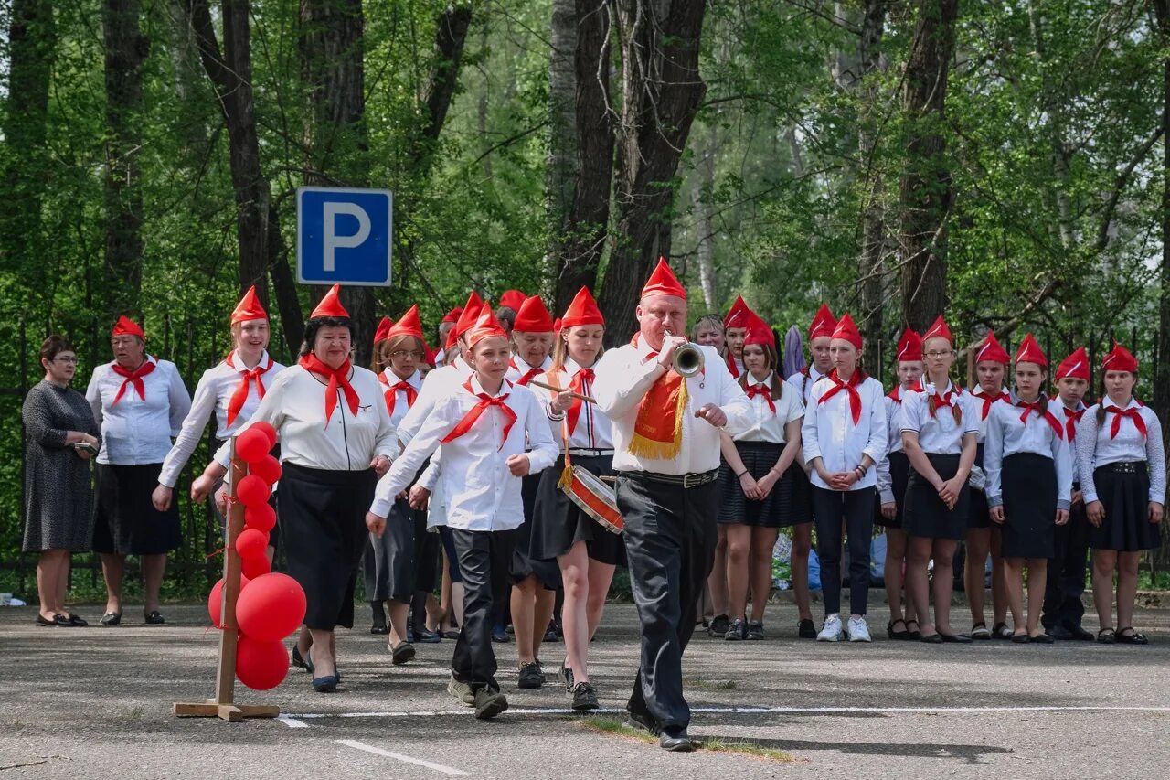 Пионерский слет. Пионерский салют. Пионерский слет фото. 19 Мая день пионерии. Сайт пионер тюмень