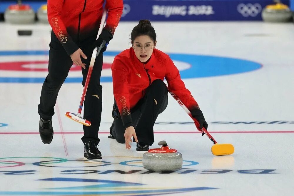 Виды спорта олимпийских игр в пекине. Керлинг вид спорта. Керлинг команда России. Керлинг олимпиада Россия. Смешанный турнир по керлингу.
