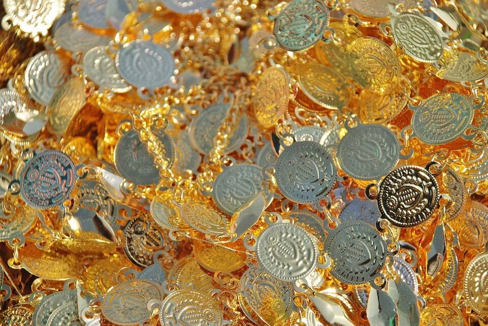 Золото монеты. Золотые монеты и драгоценности. Монета Золотая. Изделия из драгоценных металлов. Драгоценные металлы и иностранная валюта
