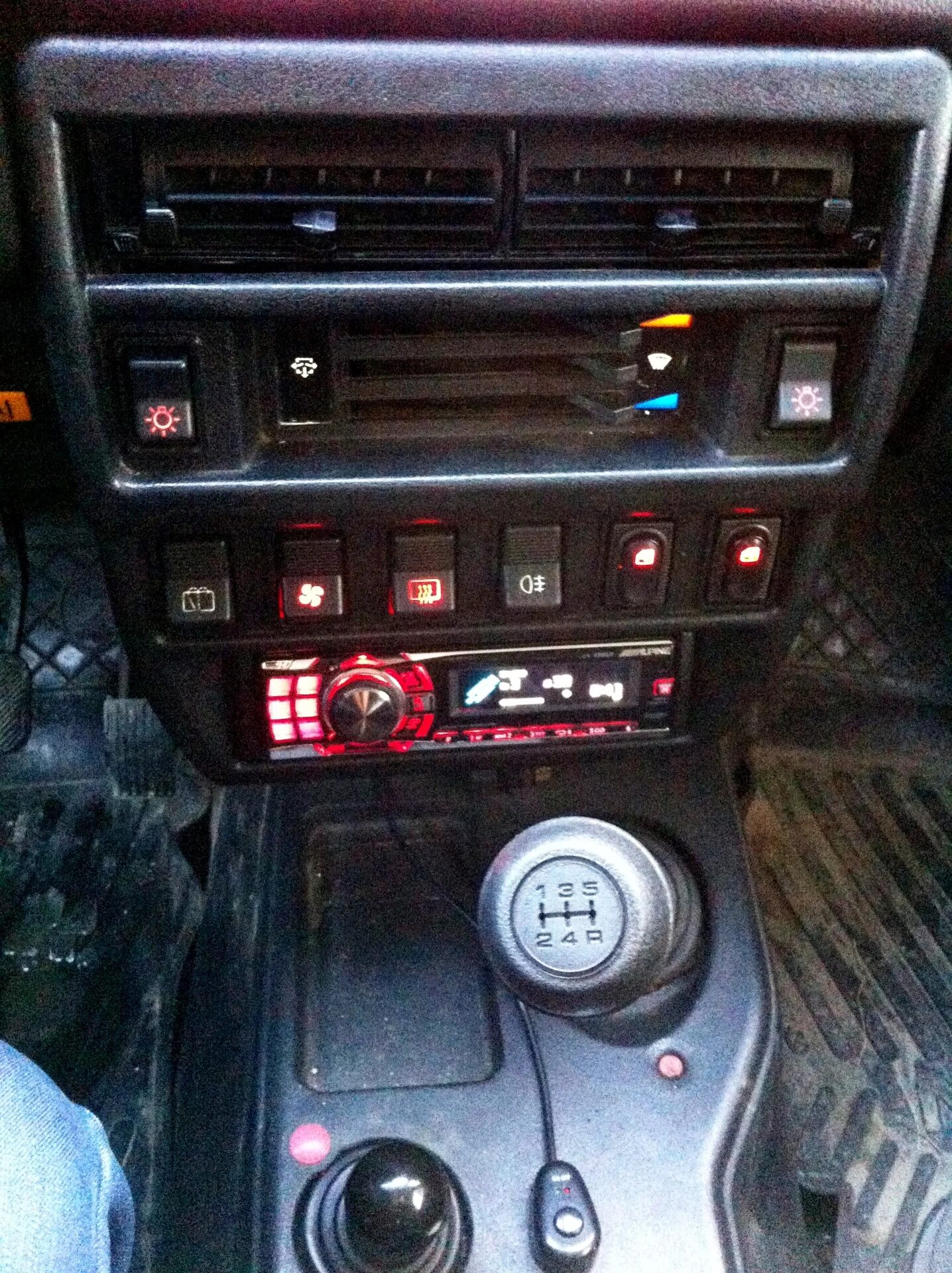 Нива 21214 кнопки на панели. Как поменять кнопку ниве. Как поменять кнопку ниве. Кнопки ваз 21213. Клавиши нива 21214.