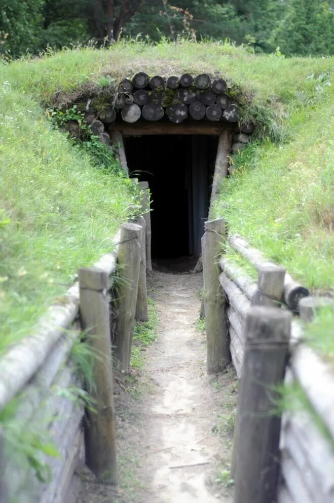 полевая фортификация ркка. сурский рубеж окопы землянка. укрытие котлованного типа. блиндаж сапун гора. окоп землянка траншея одним словом.