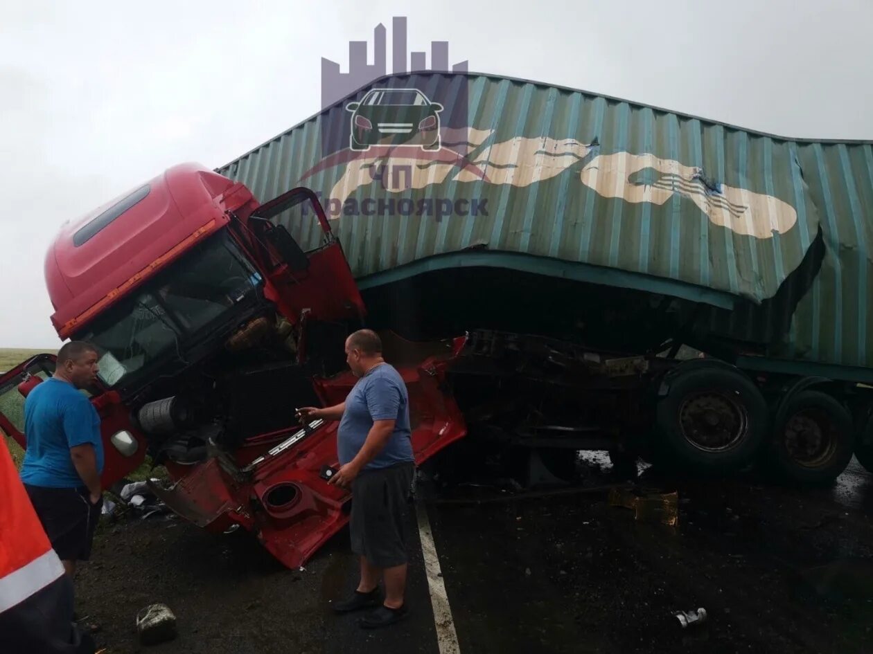 Пробка на трассе. Авария минусинский район. Авария фур под красноярском. Дтп фуры красноярск. Грузовик на трассе.