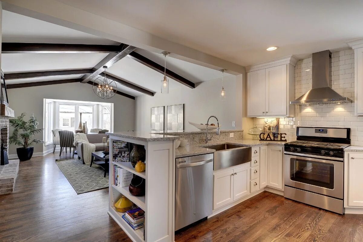 Крепление вытяжки. Починить вытяжку на кухне. Ремонт вытяжки на кухне своими руками. Демонтаж кухонной вытяжки. Крепление вытяжки.