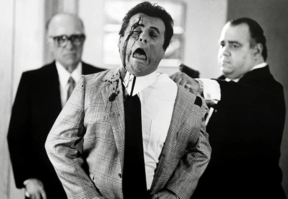 Славные парни 1990 джо пеши. Мартин скорсезе славные парни. Де ниро гангстер. Роберт де ниро гангстер. Роберт де ниро славные парни.