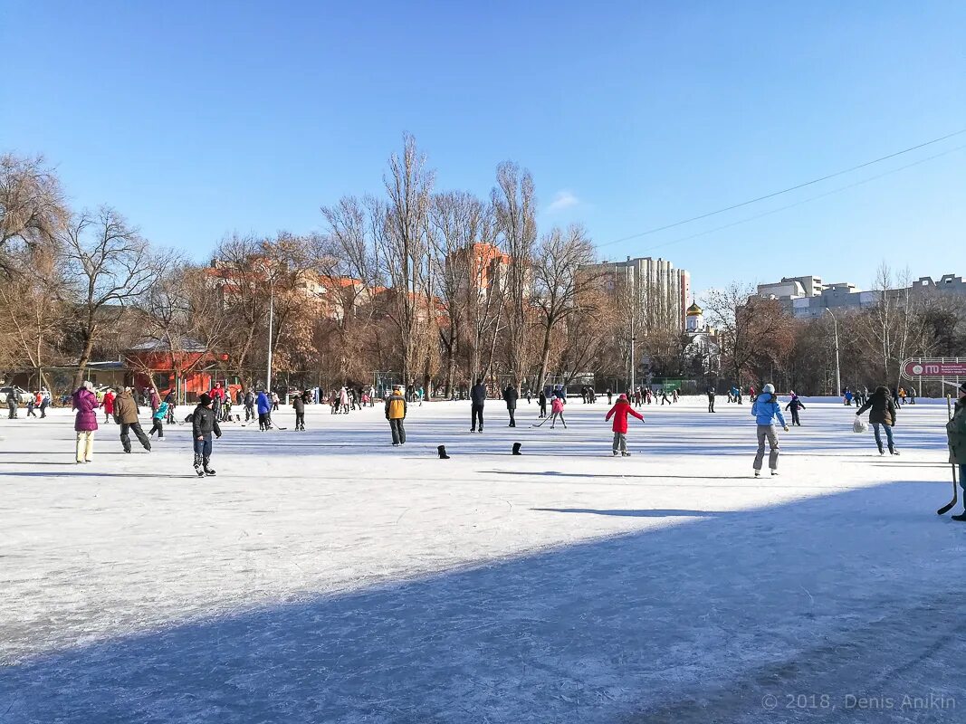 Парк солнечный каток. Детский парк Саратов каток. Каток в детском парке Саратов. Каток в парке Солнечный Саратов. Детский парк Саратов стадион.